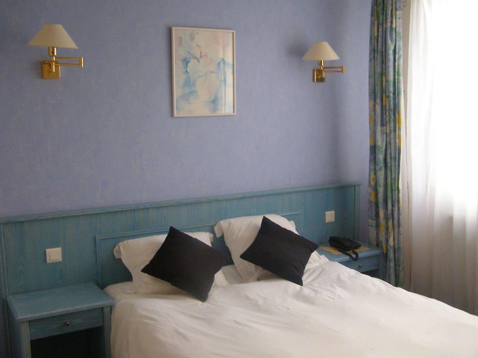 Logis Hotel-Restaurant Le Chene Vert Saint-Pourçain-sur-Sioule Eksteriør billede