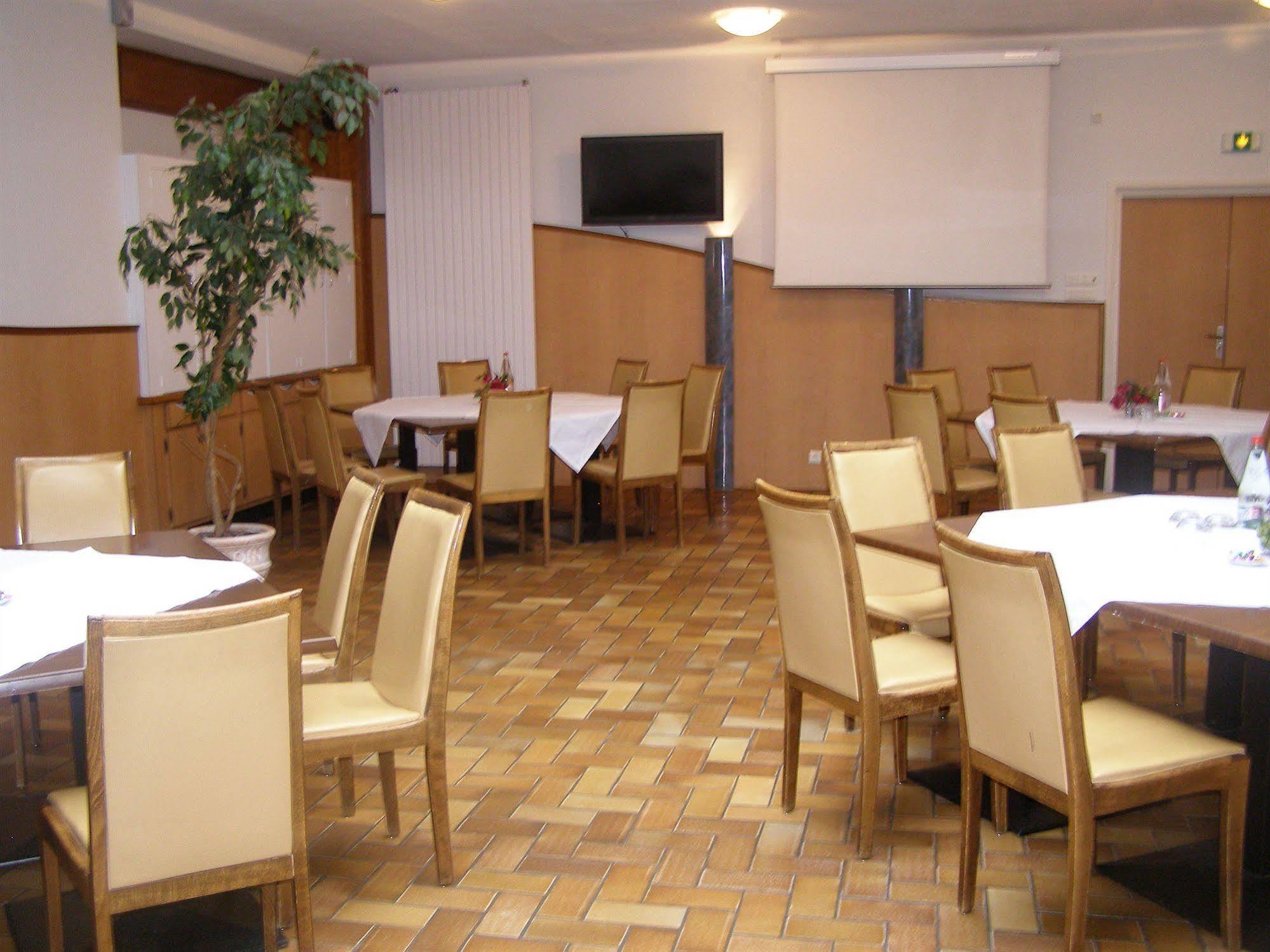 Logis Hotel-Restaurant Le Chene Vert Saint-Pourçain-sur-Sioule Eksteriør billede